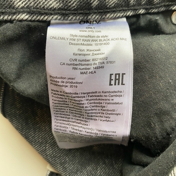 🆕NWT ONLY Emily High Waisted Black Acid Jeans with Raw Hem in Size 29 - Picture 14 of 14